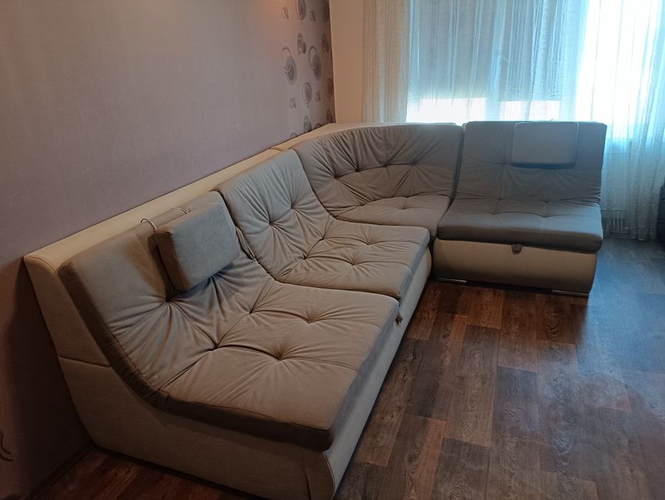 Угловой диван для гостинной