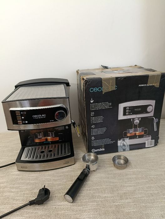 ekspres do kawy kolbowy – srebrny, 20 bar, mało używany, Cecotec Espre