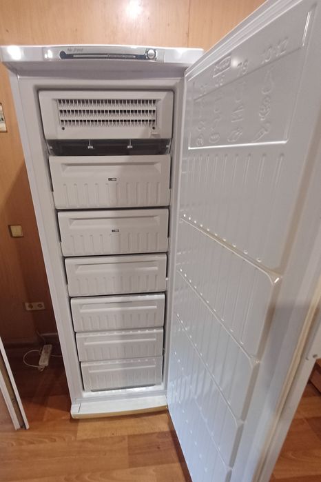 Продам морозильну камеру индезид