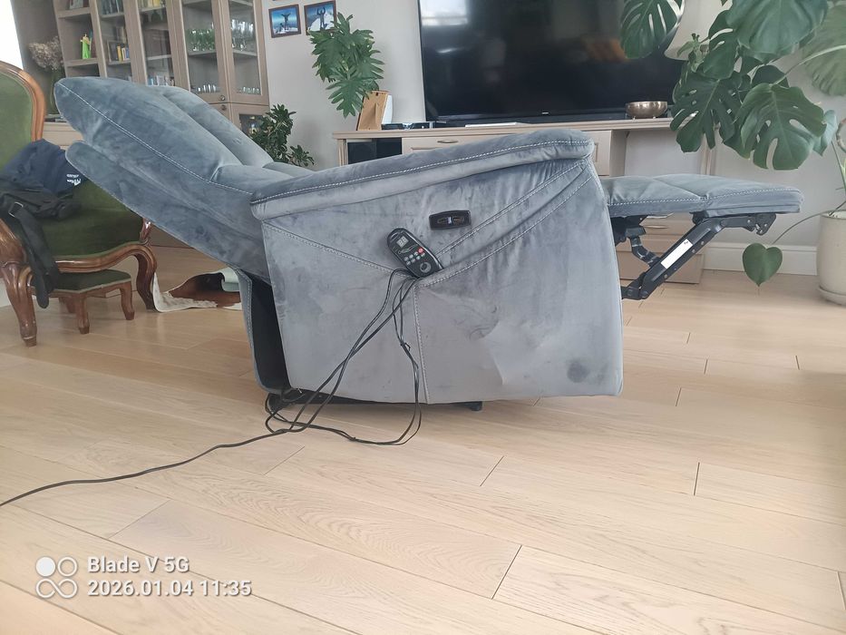 Fotel masujący elektryczny Neptun M szary Bluvel