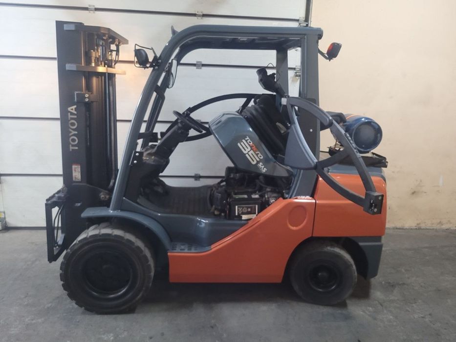 Навантажувач вилковий, газовий 3.5 тонн
Toyota 02-8FGJF35