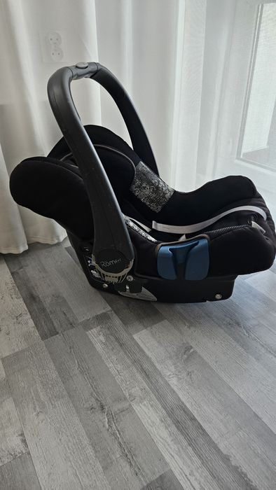 Fotelik samochodowy nosidełko czarny Britax Römer + gratis ciuszki