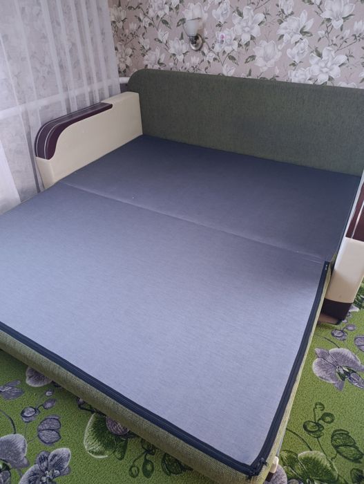 Продам диван розкладний.