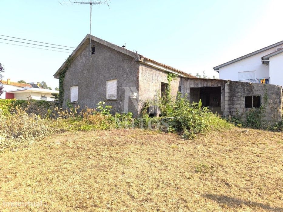 Moradia térrea para restaurar em zona privilegiada de Barroselas