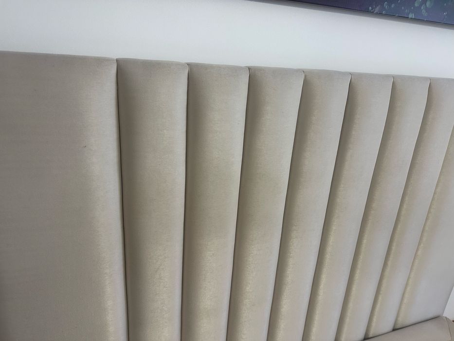 Cama estofada beje