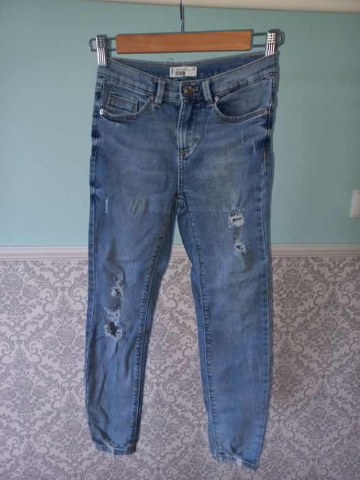 Sinsay jeansy z dziurami r.32