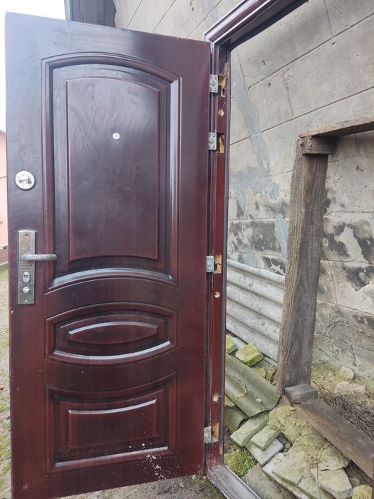 Двері вхідні металеві, подвійні