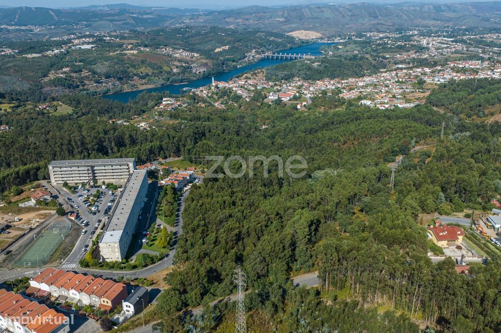 Terreno Urbanizável com 2.900 m² em Crestuma – Vila Nova de Gaia