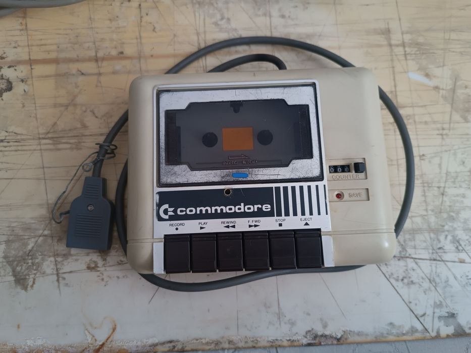 Commodore C64G + Datasette + oryginalny zasilacz - stan nieznany / do sprawdzenia
