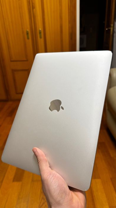 MacBook Pro 13" 2019 - 8GB / 256GB