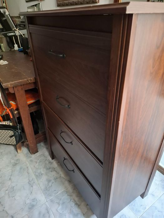 Cómoda Songsand Ikea, em bom estado

Com 4 gavetas deslizantes.

Altura - 1,18cm
Largura - 80cm
Fundo - 48cm

A levantar em Lisboa, Santa Apolónia.