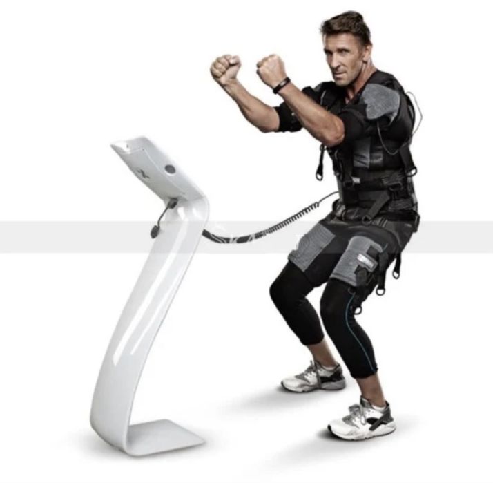 Estação Profissional EMS X-Fit + 2 Fatos