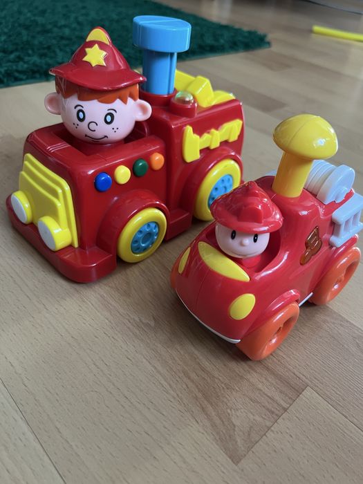 Dwie zabawki interaktywne wozy strażackie