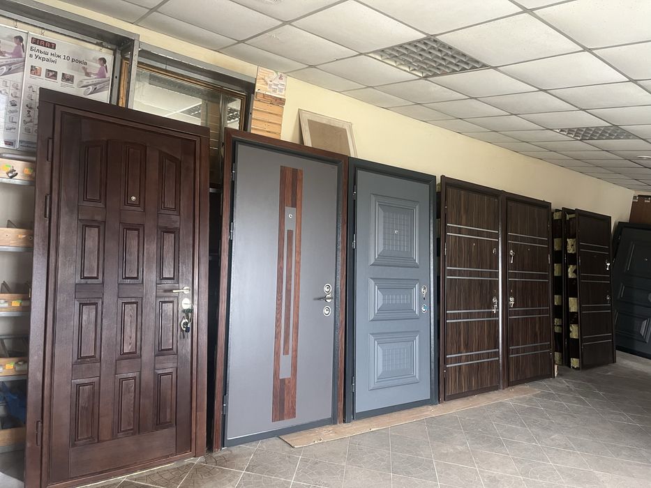 Двері вхідні броньовані РОЗПРОДАЖ з вітрини