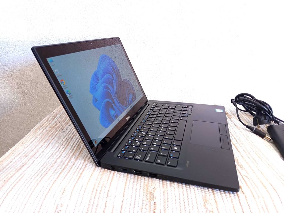 Ecrã Tátil Core i5 SSD M.2 256GB Bateria 8,00h