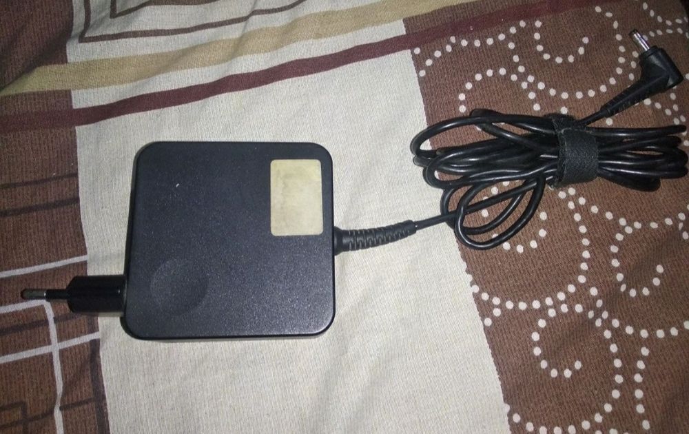 Зарядка для ноутбука