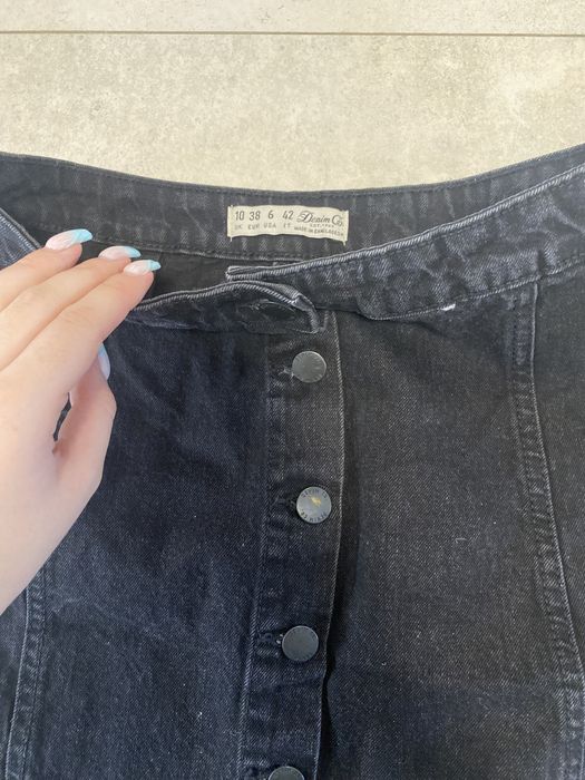 Czarna spódniczka jeansowa na guziki DenimCo.