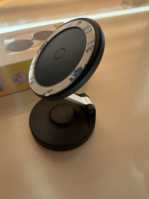 Uchwyt magnetyczny Baseus na telefon.