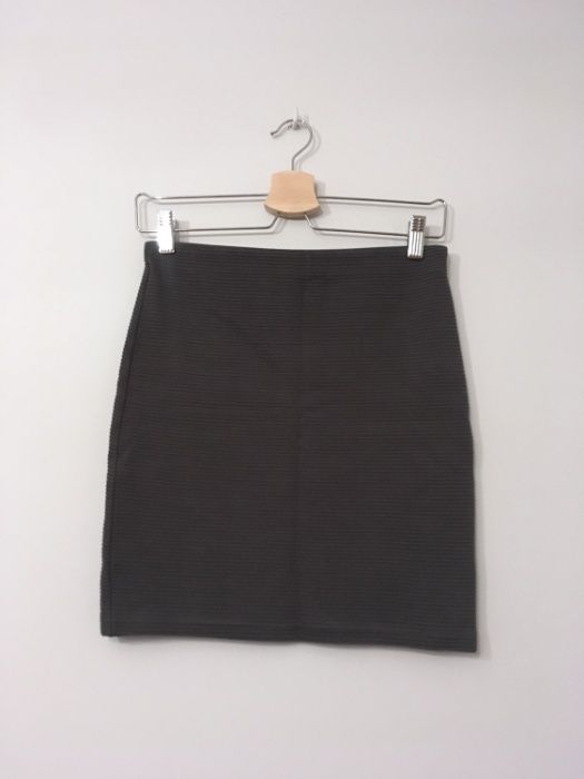 Szara dopasowana spódnica w prążki, antracyt, Bershka