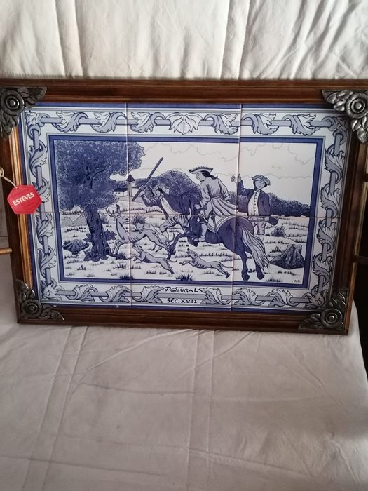 Bandeja com pintura em cerâmica sec XVII