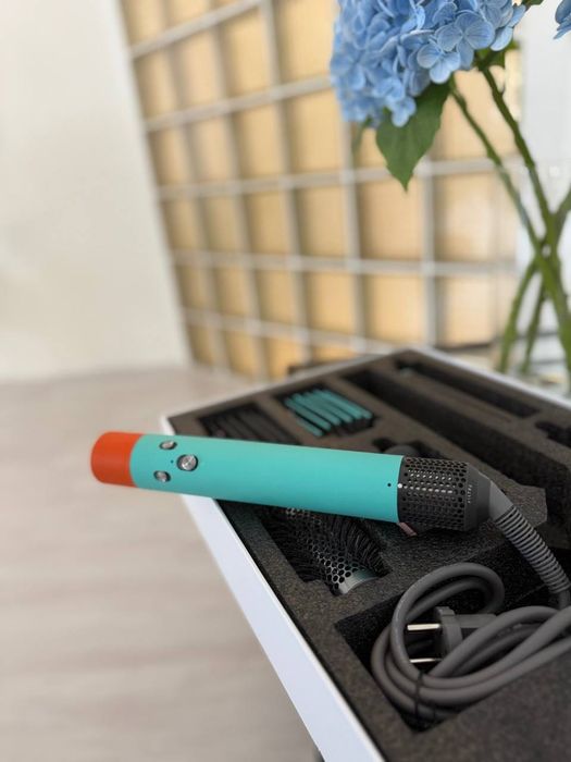 Стайлер для волосся з насадками у стилі Dyson