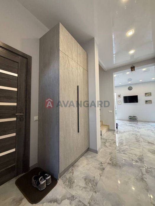 Продаж стильного таунхаусу з ремонтом у Конопниці!