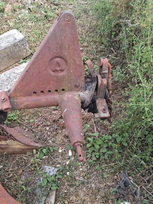 Charrua de uma telha em exelente condiçao