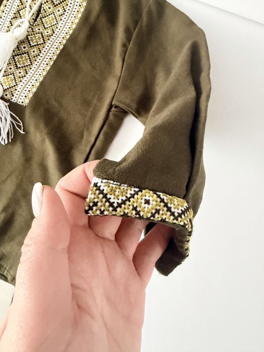 Дитяча вишиванка на 1-2 р. ручна робота вишивки, вишиванка колір хакі