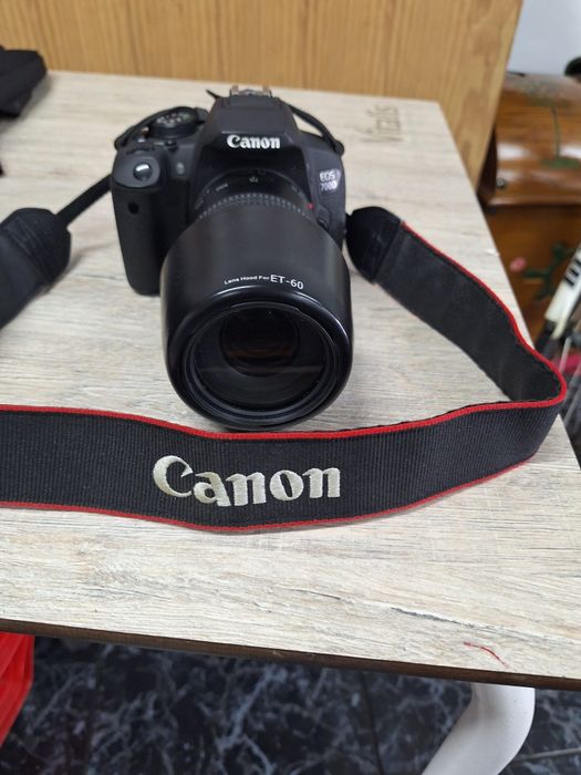 Canon 700D com lente 18-135
