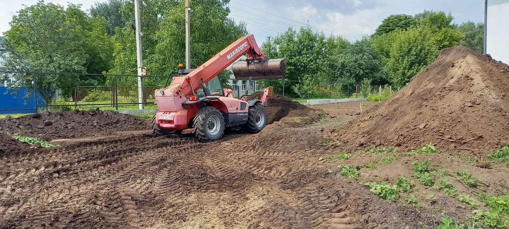 Маніту Березань Послуга Фронтальний телескопічний навантажувач Manitou