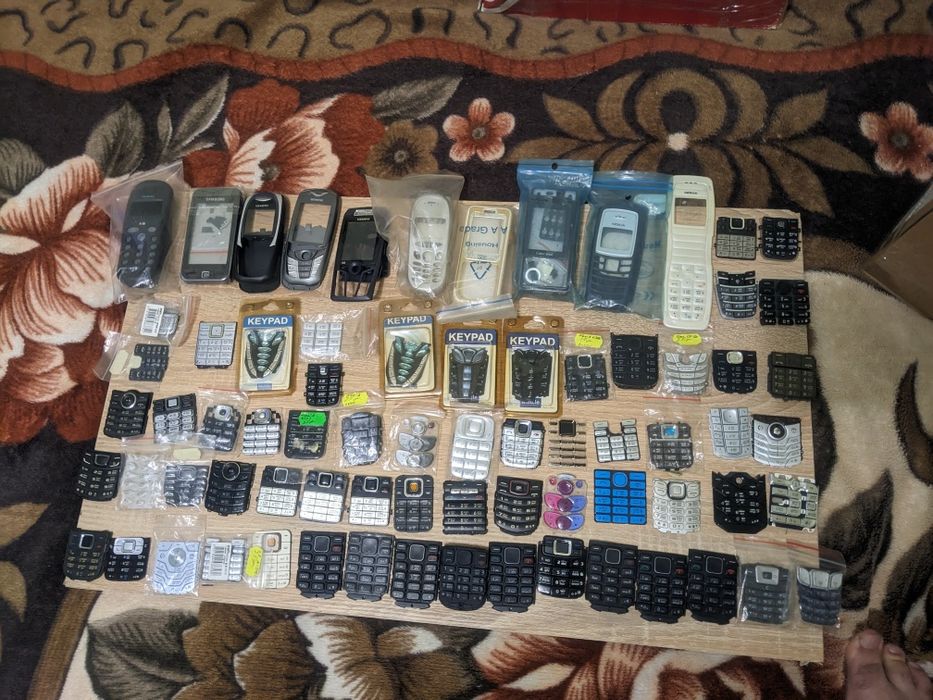 Продам лот корпусів для Нокіа сіменс соні Ерікс по 100 за шт.