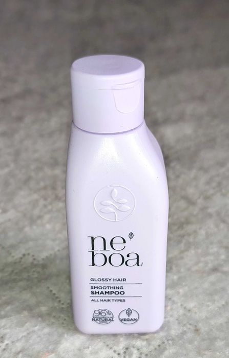 Szampon do włosów Neboa Glossy Hair 100 ml