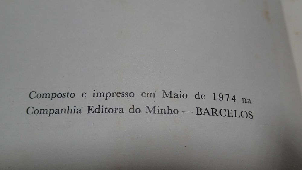 Livro antigo " Mundo Automóvel" de Arthur Hailey