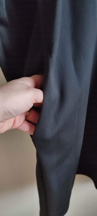 Sukienka z koronkowym kołnierzem PF