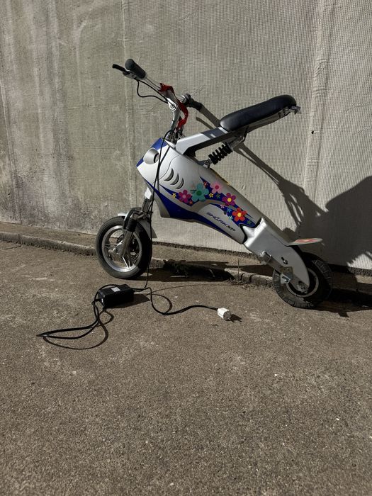Mini Scooter Elétrica Shark XP 300W com banco – Pouquíssimo uso