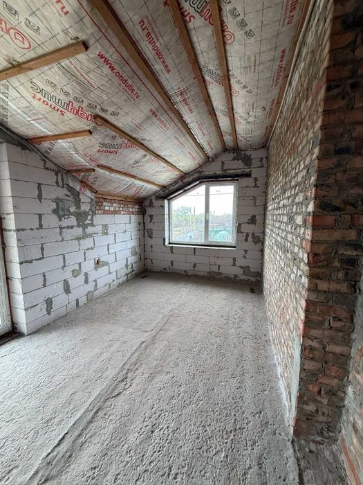 Продаж будинку 180 м² + гараж | 10 соток | біля озера | комунікації