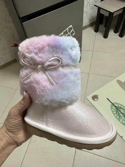 Продам новые Ugg