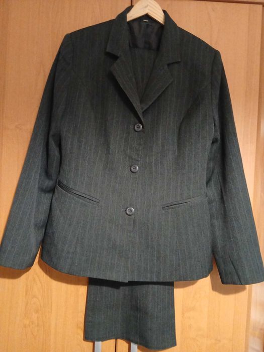 r. 40 SPODNIUM komplet elegancki pionowe prążki /spodnie + żakiet