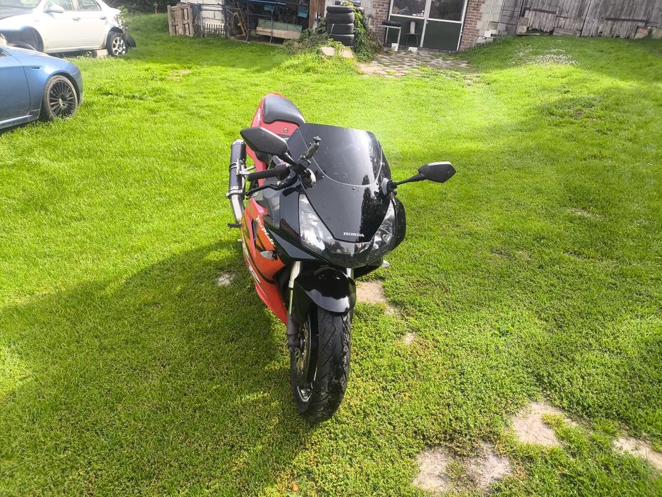 Honda CBR 954 (r1,929,mt07,zx6)