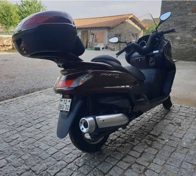 Yamanha Magesty 400 como nova