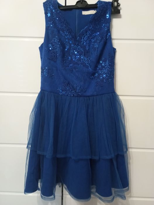 Piękna wieczorowa sukienka w kolorze ciemnego chabry R 38