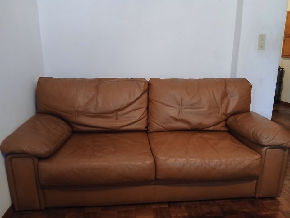 Sofá em pele genuina, extra confortável