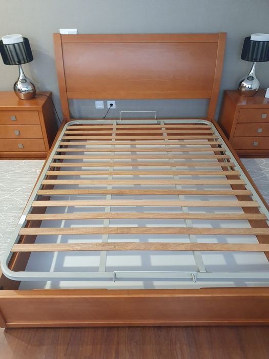 Cama 2 mesinhas de cabeceira e cômoda