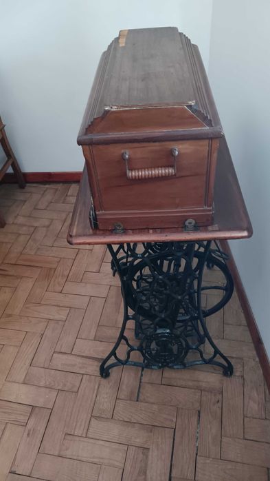 Máquina de costura SINGER antiga VINTAGE