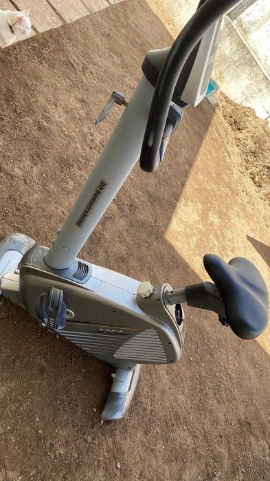 Bicicleta estática BH Fitness