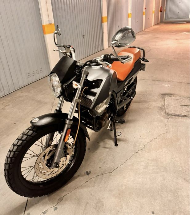 UM Scrambler Classic 125cc (2017) – Apenas 2000 km Reais! Como Nova