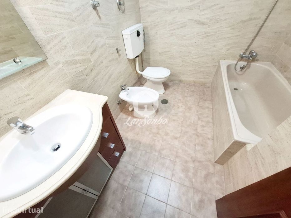 Apartamento T1 com terraço de 50m2 a 500m da praia da Amorosa, Vian...