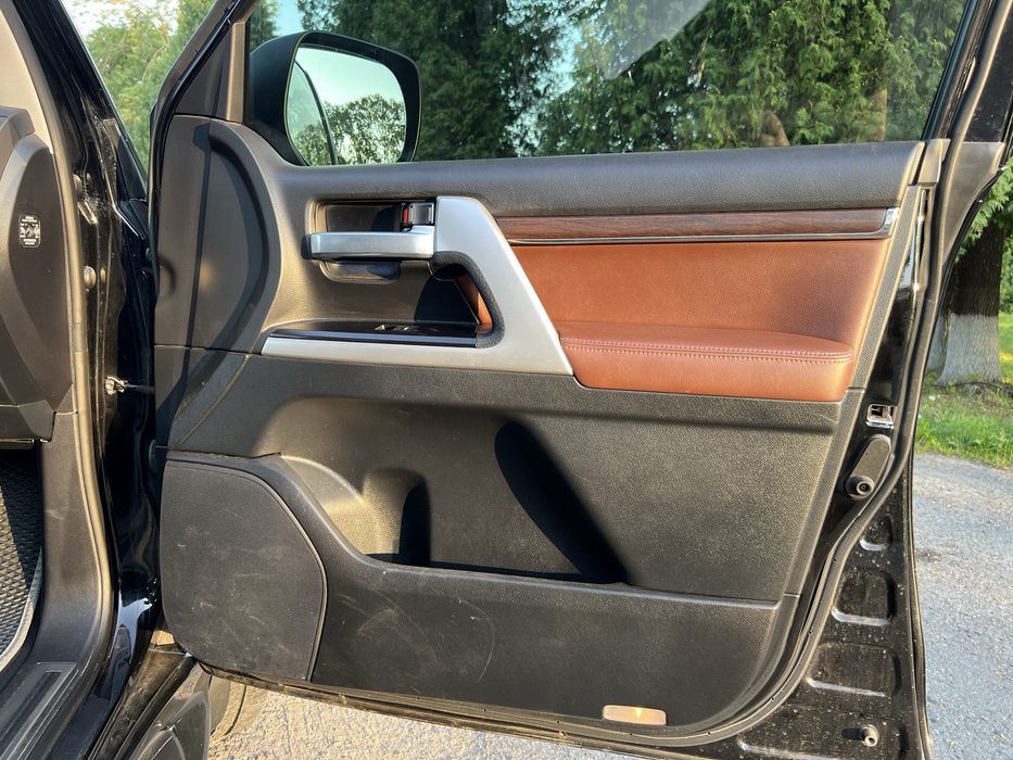 Продається Toyota Land Cruiser 200 2020 рік