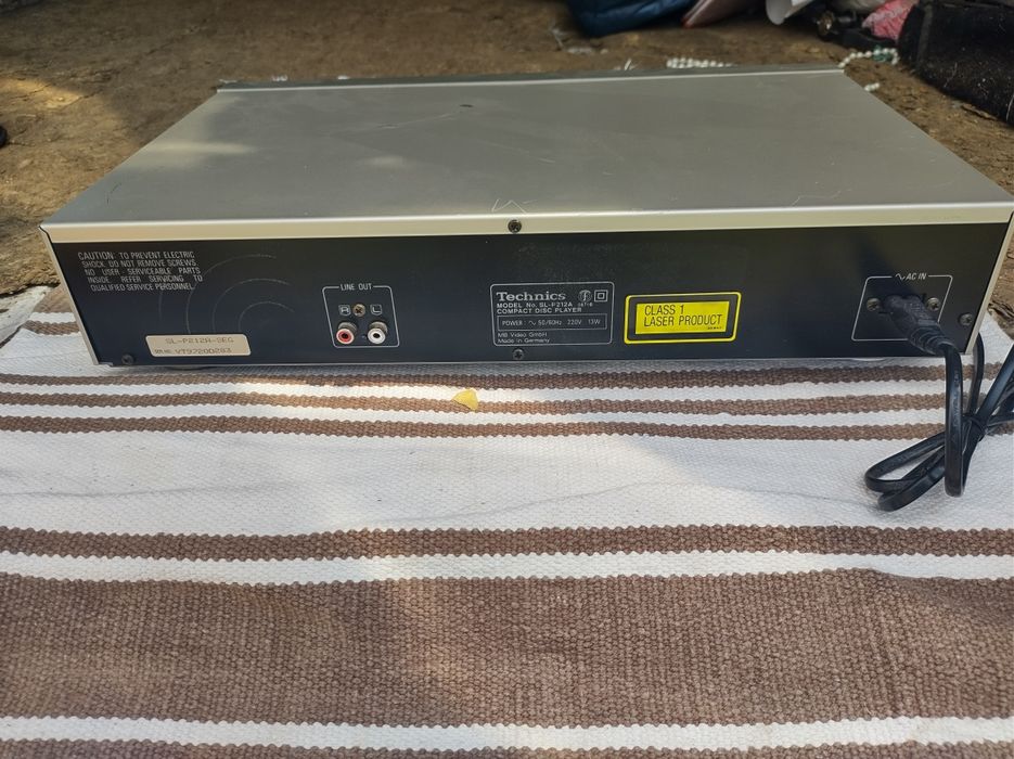 Odtwarzacz CD Technics SL-P212A