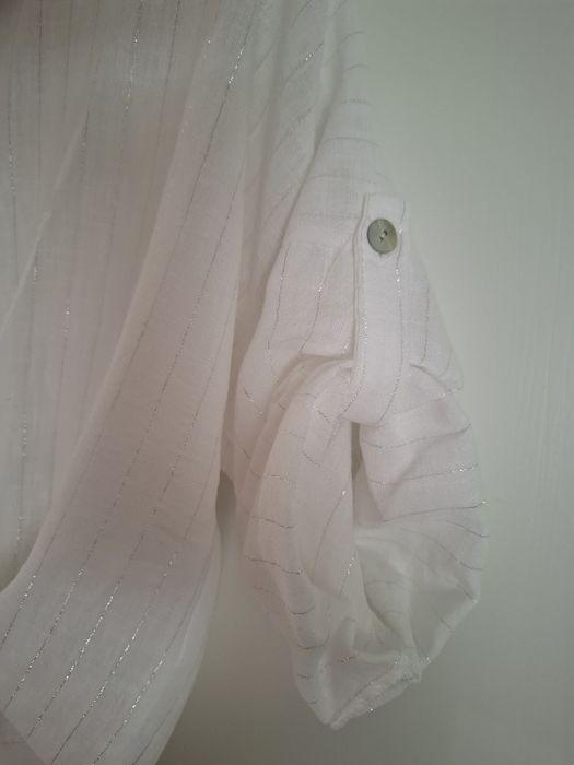 Blusa branca com fio prateado